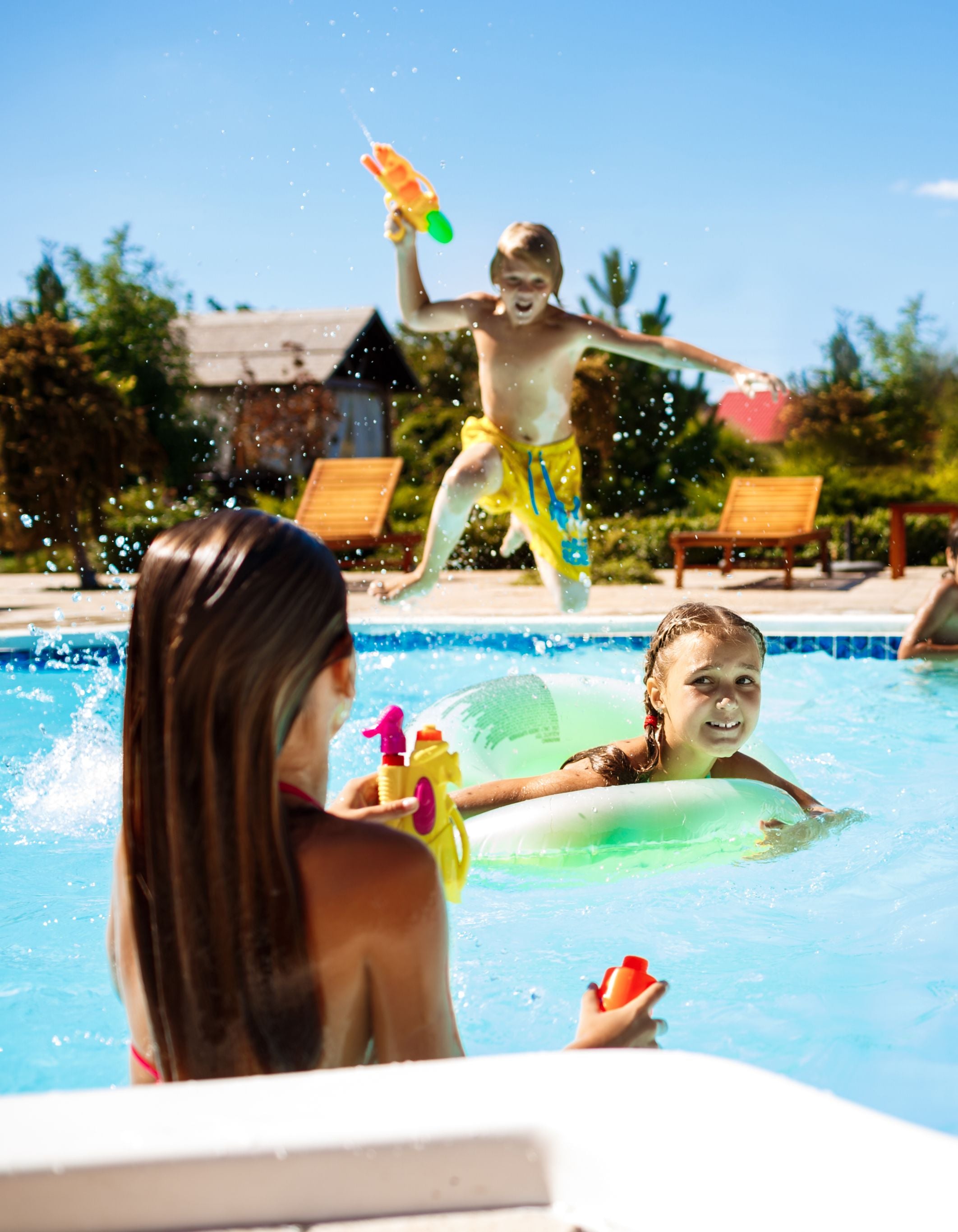 Solar pool heating installation